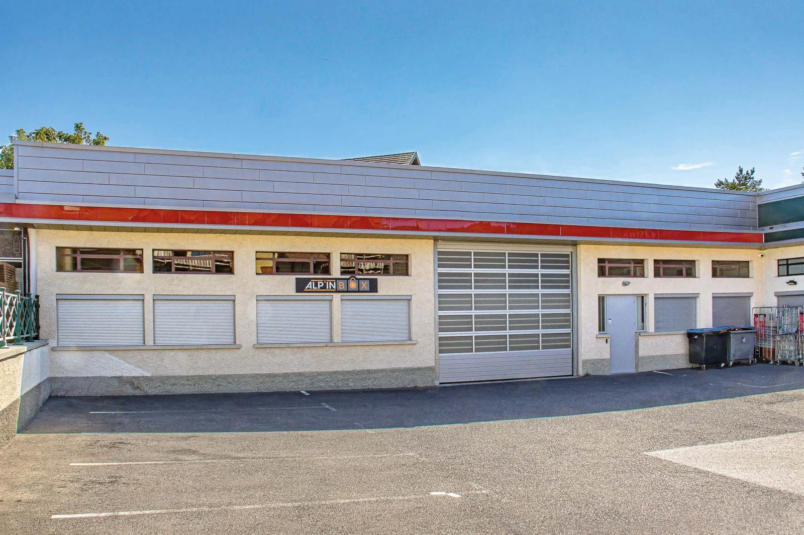 Façade du centre ALP’IN BOX, 75 route de Lovagny à Poisy
