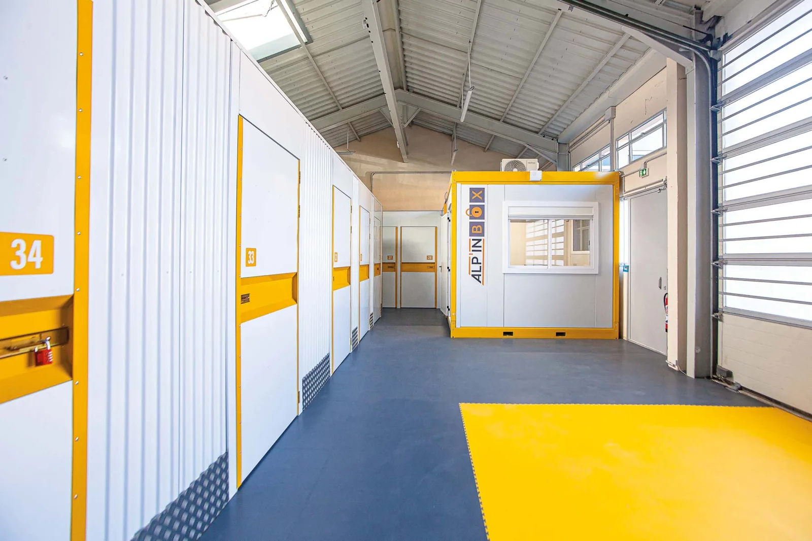 Accueil et box de stockage dans le centre ALP’IN BOX à Poisy